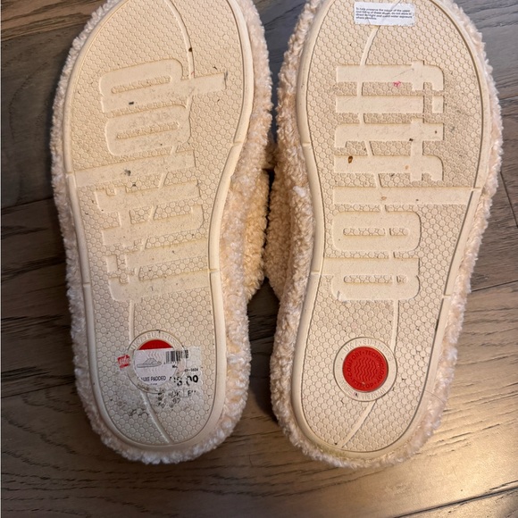 FitFlop Cream Fuzzy Slippers - Picture 2 of 3